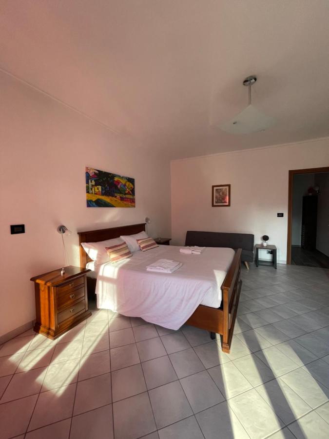 Al Laghetto La Morra Bed & Breakfast Exterior foto