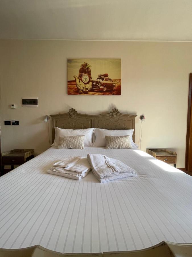 Al Laghetto La Morra Bed & Breakfast Exterior foto