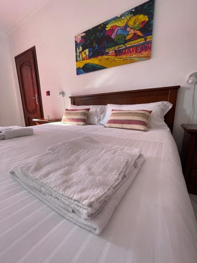 Al Laghetto La Morra Bed & Breakfast Exterior foto